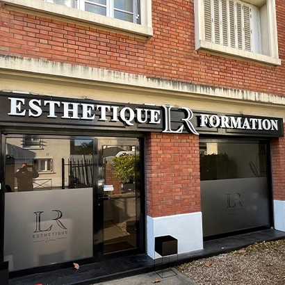 Enseigne Esthétique LR Formation – enseigne boutique professionnelle en relief