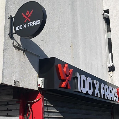 Enseigne 100 x Frais – création de lettres boîtier lumineuses pour commerce