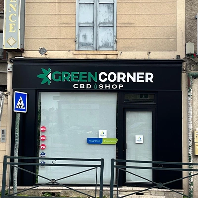 pose enseigne lumineuse magasin facade commerciale installation professionnelle Green Corner