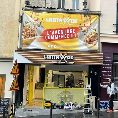 pose enseigne lumineuse magasin facade commerciale installation professionnelle Lanta Wok