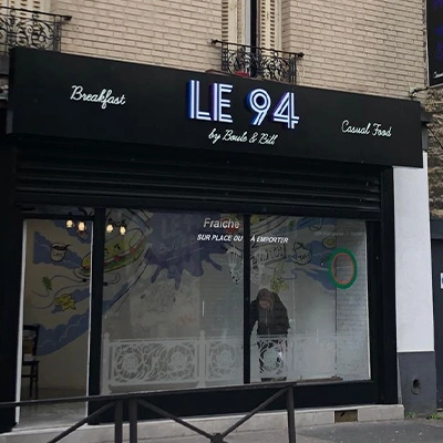 pose enseigne lumineuse magasin facade commerciale installation professionnelle Le 94