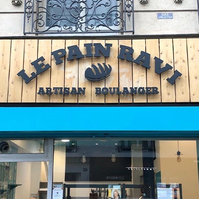 pose enseigne lumineuse magasin facade commerciale installation professionnelle Le Pain RAVI