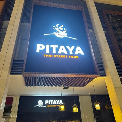 pose enseigne lumineuse magasin facade commerciale installation professionnelle Pitaya