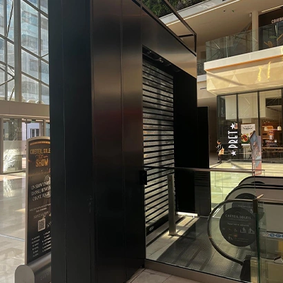 pose rideau métallique motorisé sur boutique commerciale à Créteil